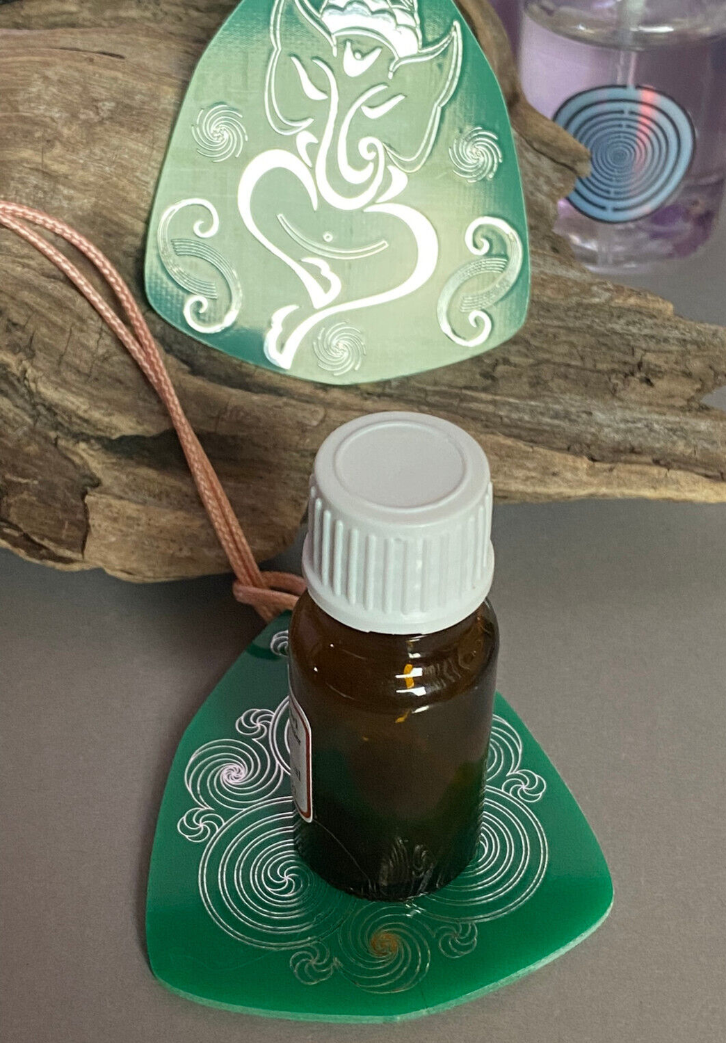 Amulett – Disc – Ganesha der Glücksbote+ die – 69 mm / zinnlegiert / grün – Produktansicht 1