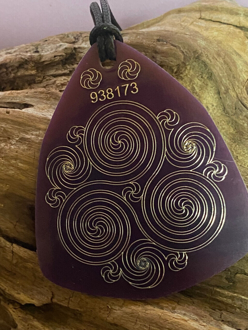 Amulett – Disc – Ganesha der Glücksbote+ die – 69 mm / zinnlegiert / flieder lila – Produktansicht 1