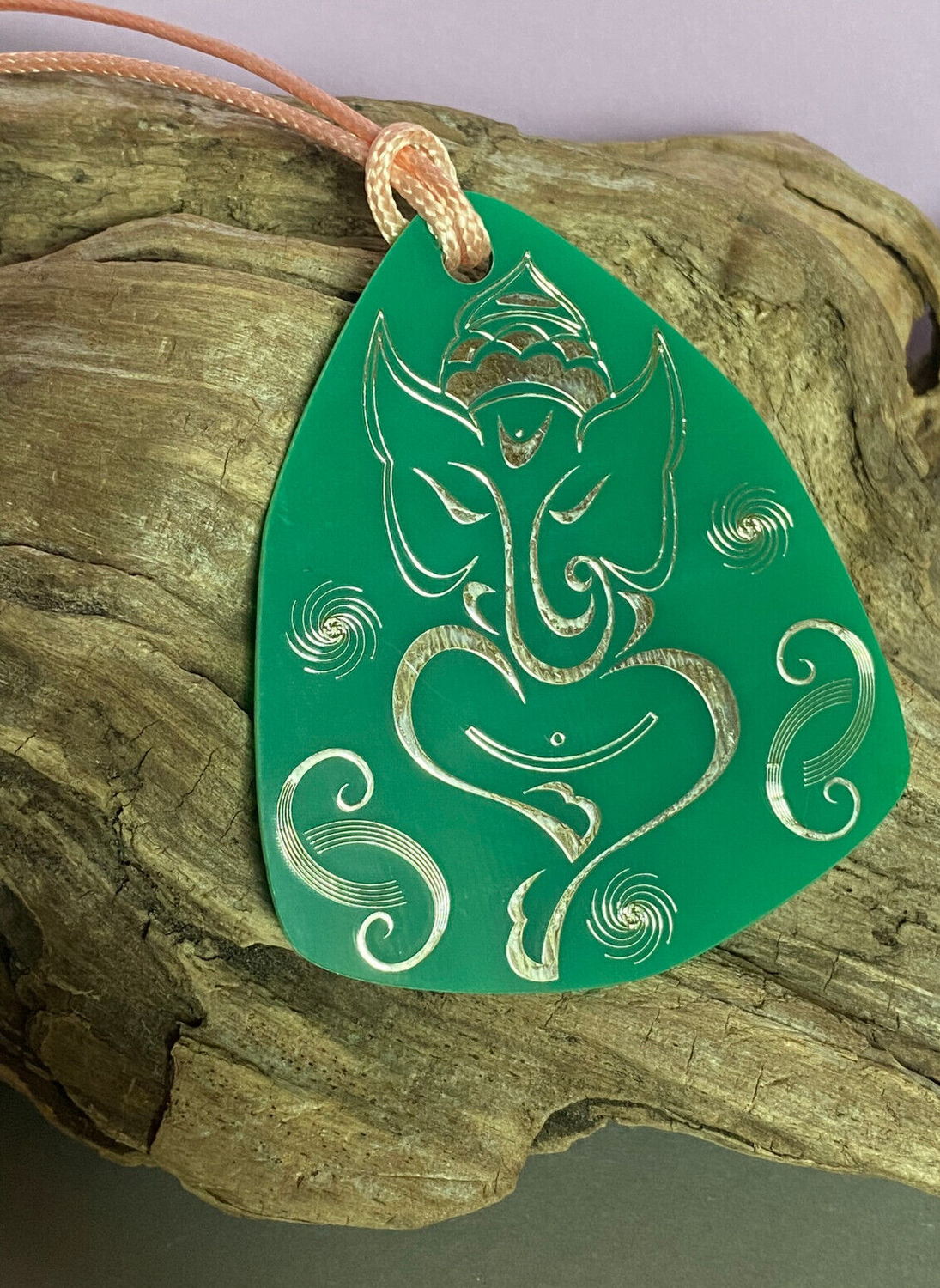 Amulett – Disc – Ganesha der Glücksbote+ die – 69 mm / zinnlegiert / grün – Produktansicht 1