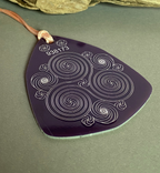 Amulett – Disc – Ganesha der Glücksbote+ die – 69 mm / zinnlegiert / flieder lila – Produktansicht 1