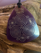 Amulett – Disc – Ganesha der Glücksbote+ die – 69 mm / zinnlegiert / flieder lila – Produktansicht 1