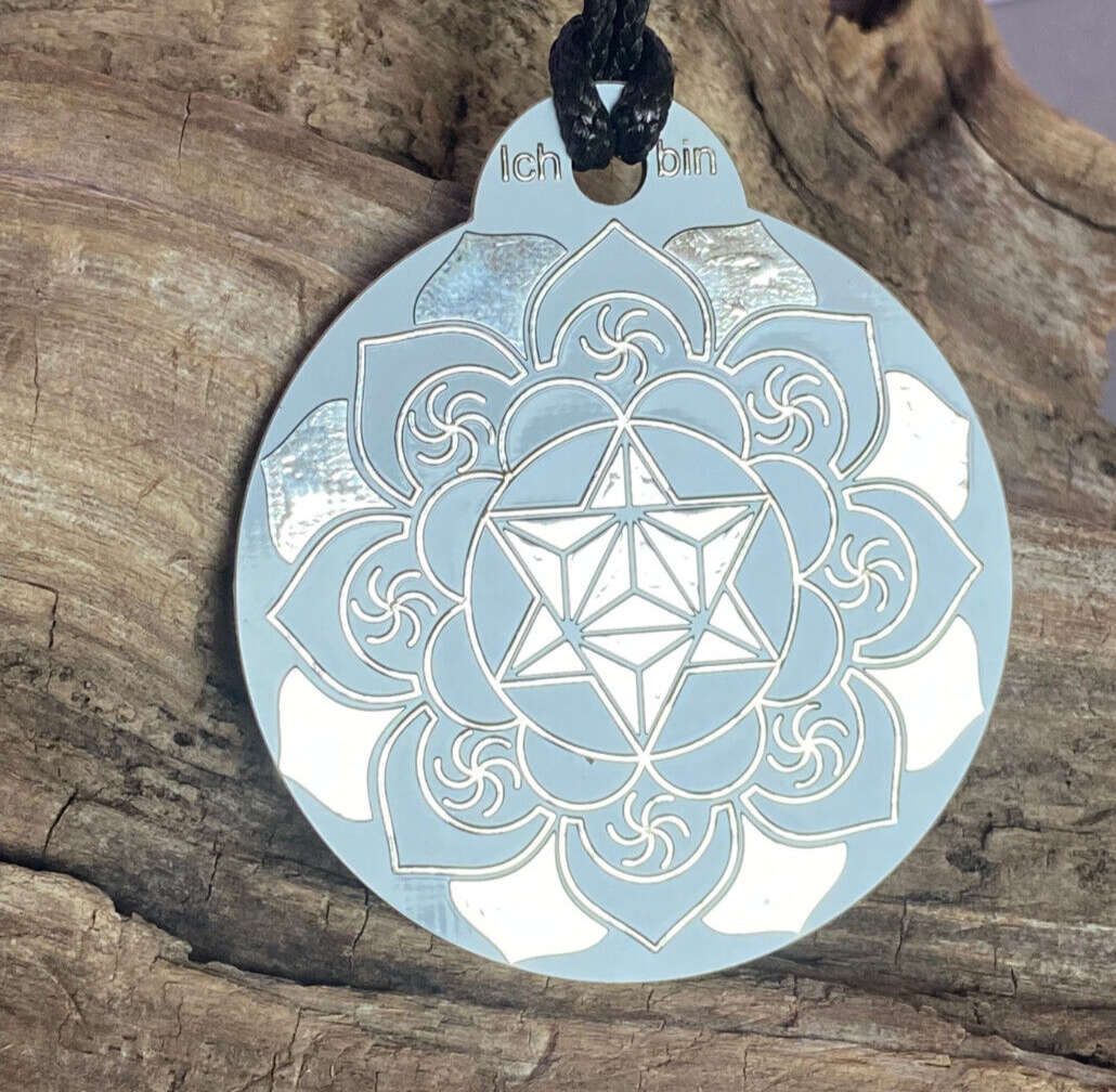 Amulett – Ich bin – Merkaba – Triskele weiß mit zinnlegiert ca. 48mmx52 mm – Produktansicht 1