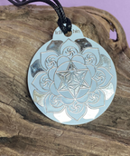 Amulett – Ich bin – Merkaba – Triskele weiß mit zinnlegiert ca. 48mmx52 mm – Produktansicht 1