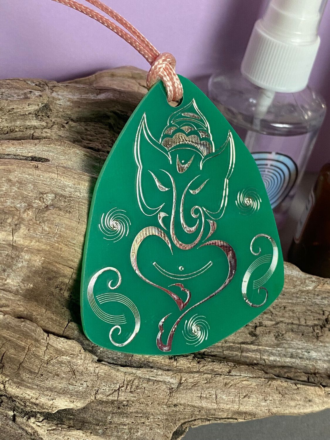Amulett – Disc – Ganesha der Glücksbote+ die – 69 mm / zinnlegiert / grün – Produktansicht 1