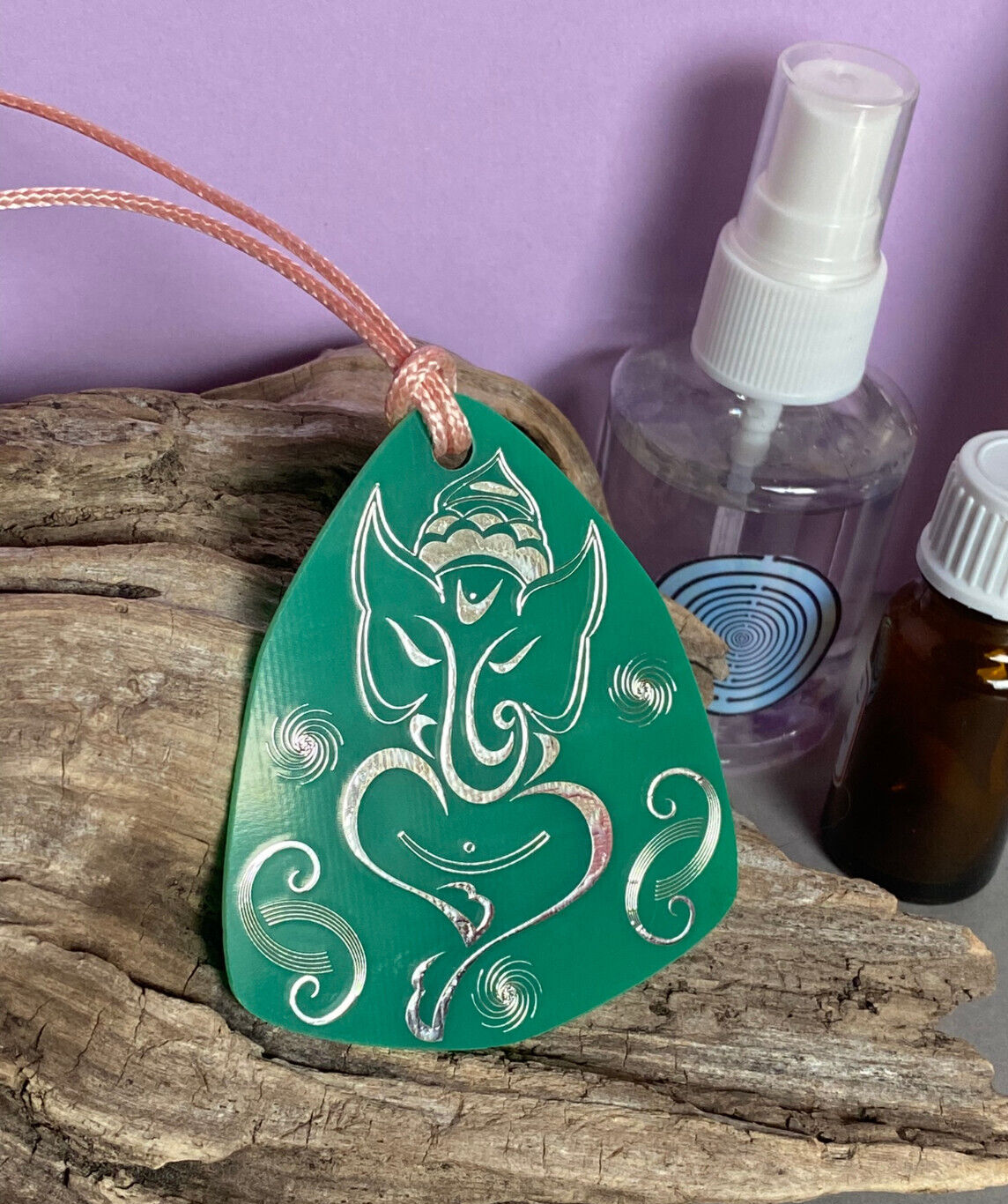 Amulett – Disc – Ganesha der Glücksbote+ die – 69 mm / zinnlegiert / grün – Produktansicht 1