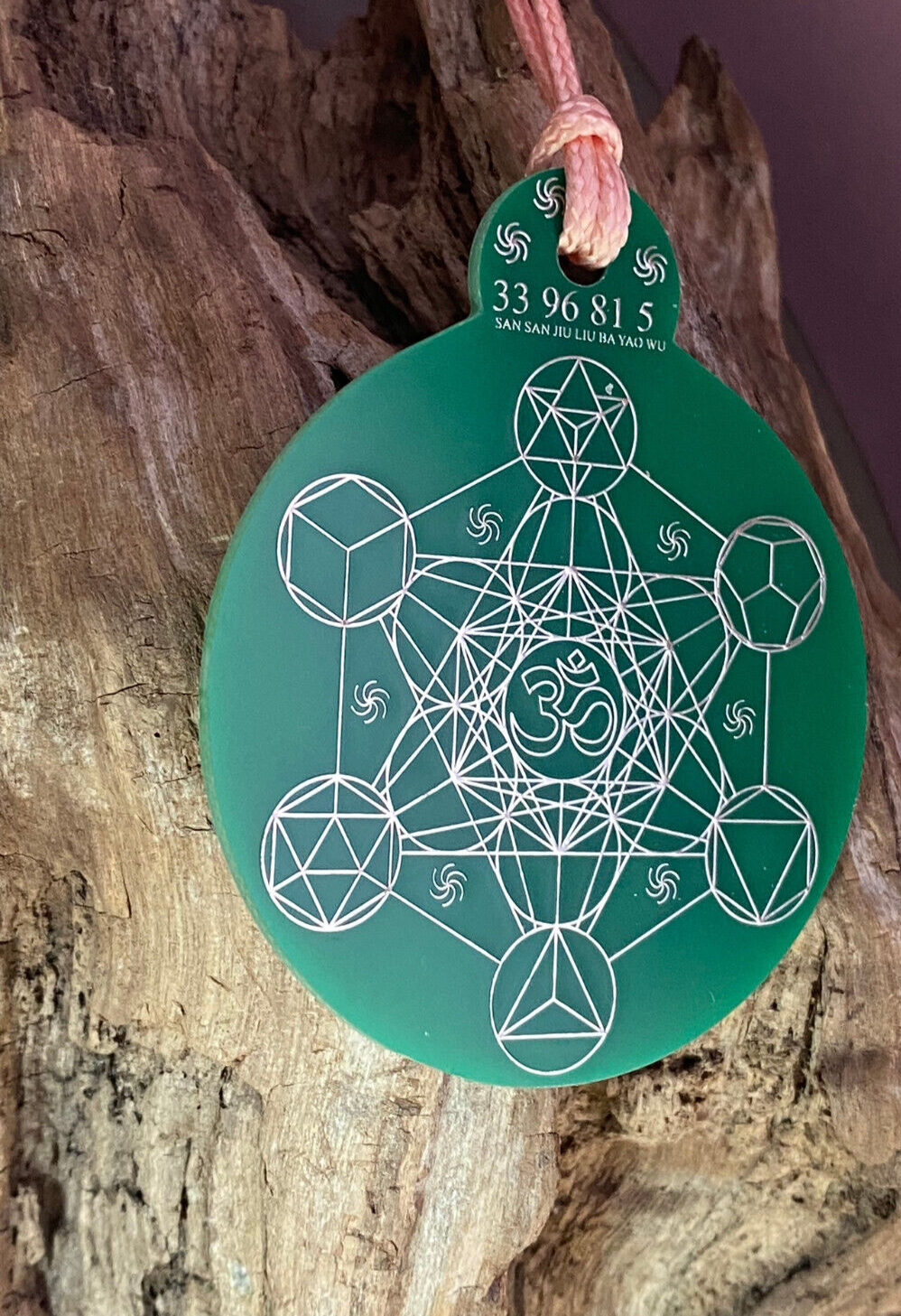 Anhänger Metatron waldgrün, zinnlegiert ca. 52 mm x 62 mm – Produktansicht 1
