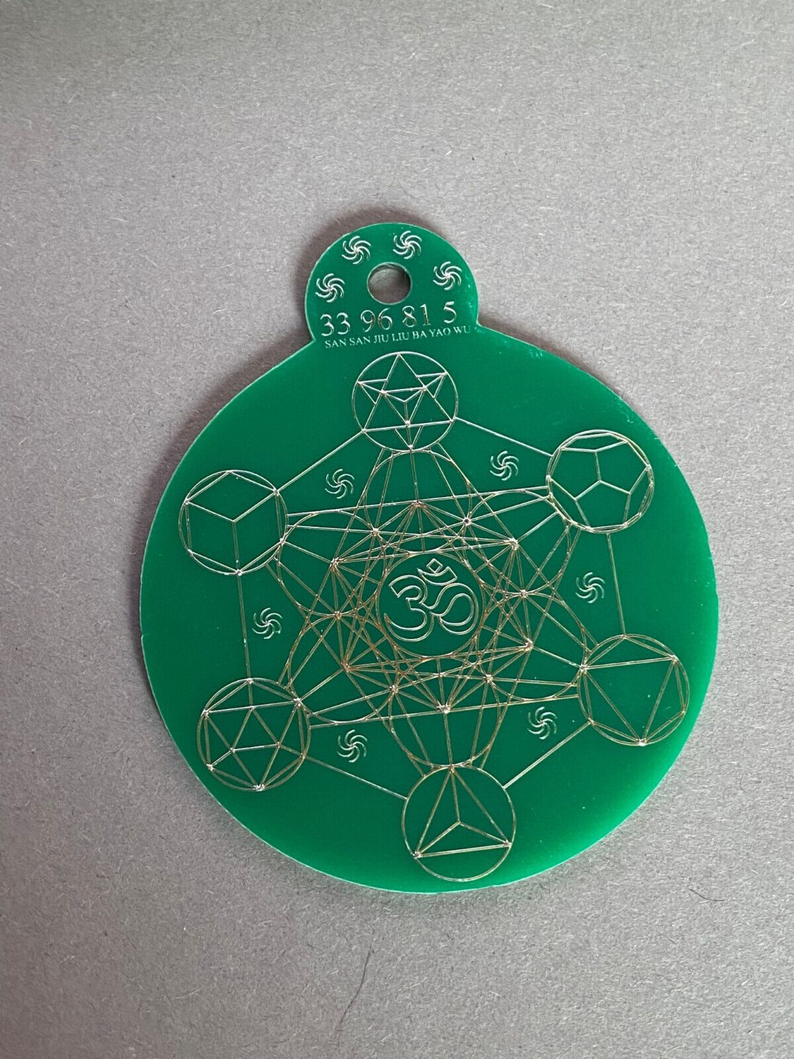 Anhänger Metatron waldgrün, zinnlegiert ca. 52 mm x 62 mm – Produktansicht 1