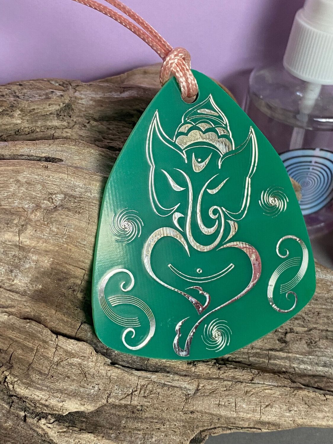 Amulett – Disc – Ganesha der Glücksbote+ die – 69 mm / zinnlegiert / grün – Produktansicht 1