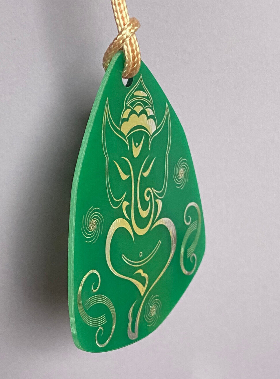 Amulett – Disc – Ganesha der Glücksbote+ die – 69 mm / zinnlegiert / grün – Produktansicht 1