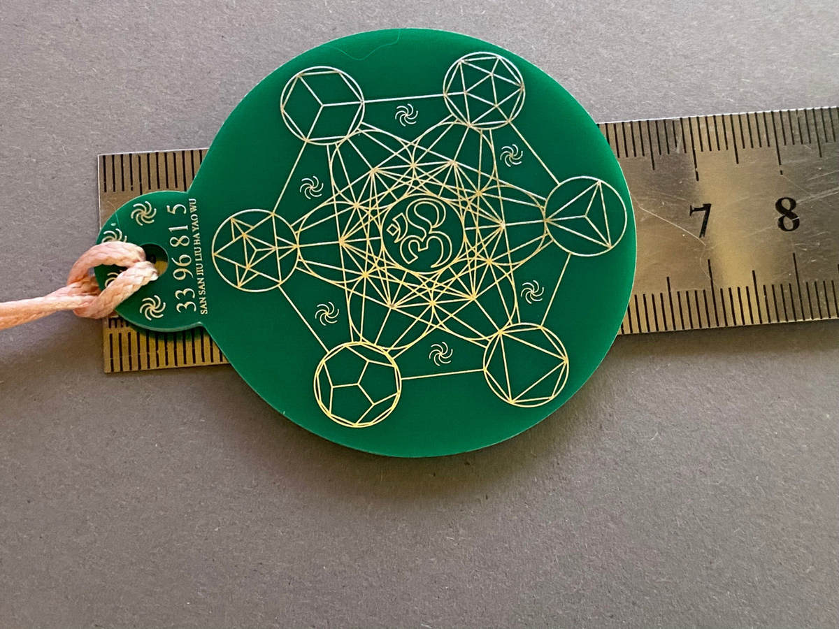 Anhänger Metatron waldgrün, zinnlegiert ca. 52 mm x 62 mm – Produktansicht 1