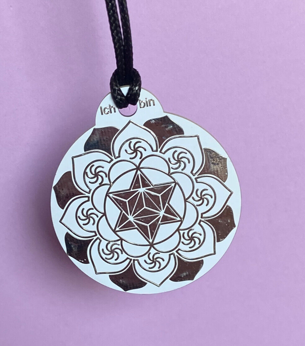 Amulett – Ich bin – Merkaba – Triskele weiß mit zinnlegiert ca. 48mmx52 mm – Produktansicht 1