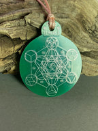 Anhänger Metatron waldgrün, zinnlegiert ca. 52 mm x 62 mm – Produktansicht 1