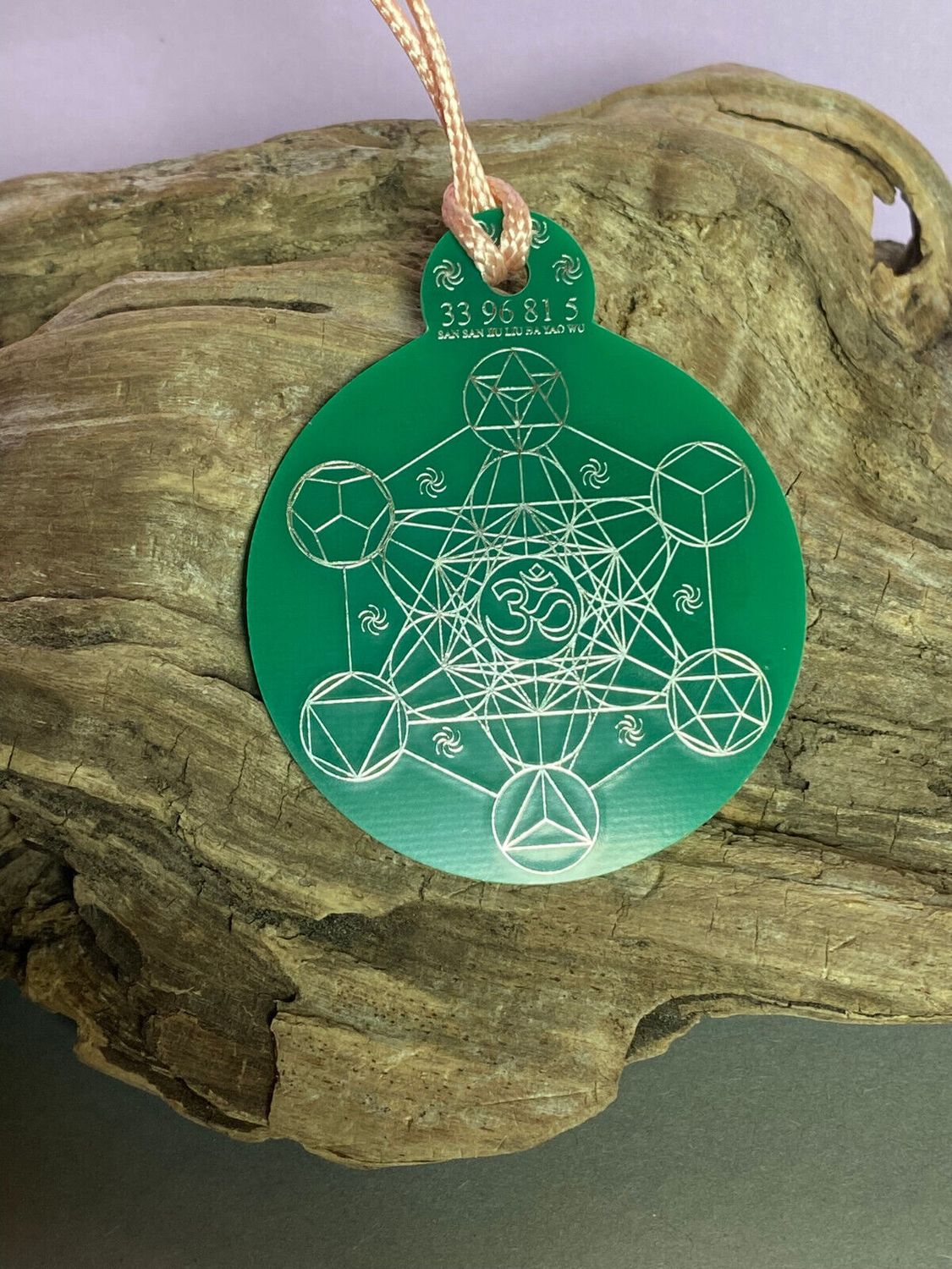 Anhänger Metatron waldgrün, zinnlegiert ca. 52 mm x 62 mm – Produktansicht 1