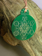 Anhänger Metatron waldgrün, zinnlegiert ca. 52 mm x 62 mm – Produktansicht 1