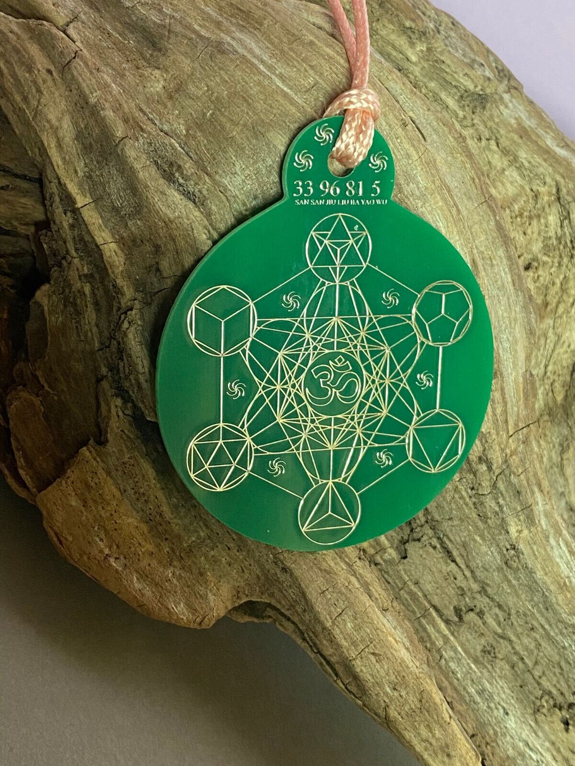 Anhänger Metatron waldgrün, zinnlegiert ca. 52 mm x 62 mm – Produktansicht 1