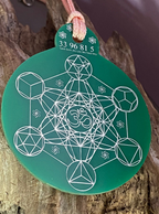 Anhänger Metatron waldgrün, zinnlegiert ca. 52 mm x 62 mm – Produktansicht 1