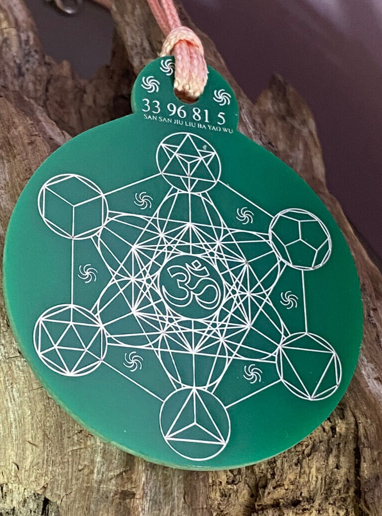 Anhänger Metatron waldgrün, zinnlegiert ca. 52 mm x 62 mm – Produktansicht 1