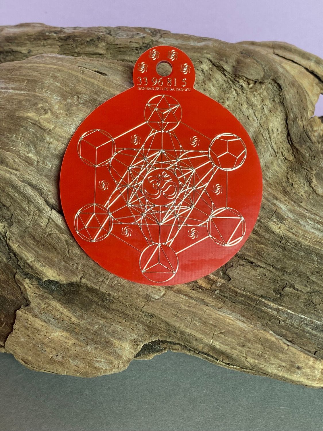 Anhänger Metatron rot, zinnlegiert ca. 52 mm x 62 mm – Produktansicht 1