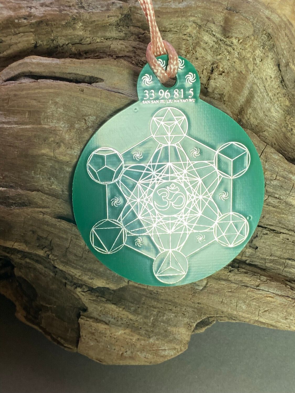 Anhänger Metatron waldgrün, zinnlegiert ca. 52 mm x 62 mm – Produktansicht 1
