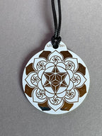 Amulett – Ich bin – Merkaba – Triskele weiß mit zinnlegiert ca. 48mmx52 mm – Produktansicht 1