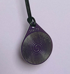 Anhänger Blume des Lebens – Bifilar Spule, flieder lila, ca. 40 mm x 48 mm, zinnlegiert – Produktansicht 1