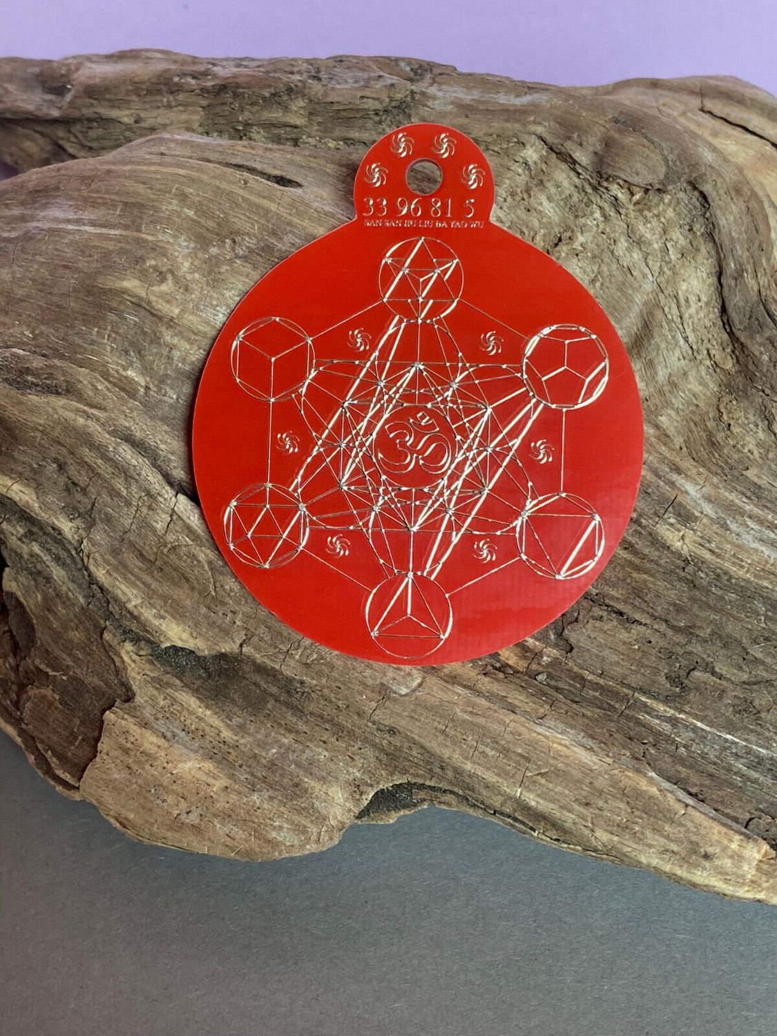 Anhänger Metatron rot, zinnlegiert ca. 52 mm x 62 mm – Produktansicht 1