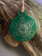 Anhänger Metatron waldgrün, zinnlegiert ca. 52 mm x 62 mm – Produktansicht 1