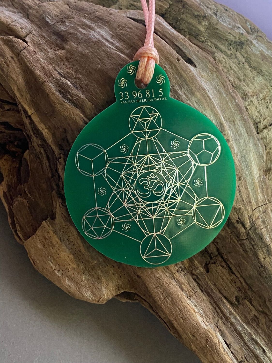 Anhänger Metatron waldgrün, zinnlegiert ca. 52 mm x 62 mm – Produktansicht 1