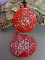 Anhänger Metatron rot, zinnlegiert ca. 52 mm x 62 mm – Produktansicht 1