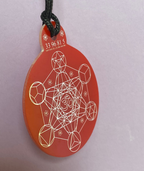 Anhänger Metatron rot, zinnlegiert ca. 52 mm x 62 mm – Produktansicht 1