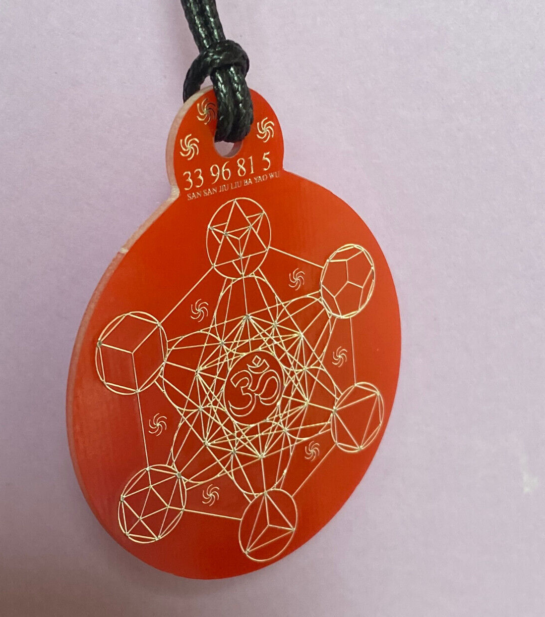 Anhänger Metatron rot, zinnlegiert ca. 52 mm x 62 mm – Produktansicht 1