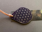 Anhänger Blume des Lebens – Bifilar Spule, flieder lila, ca. 40 mm x 48 mm, zinnlegiert – Produktansicht 1
