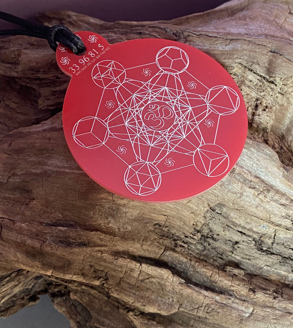 Anhänger Metatron rot, zinnlegiert ca. 52 mm x 62 mm – Produktansicht 1