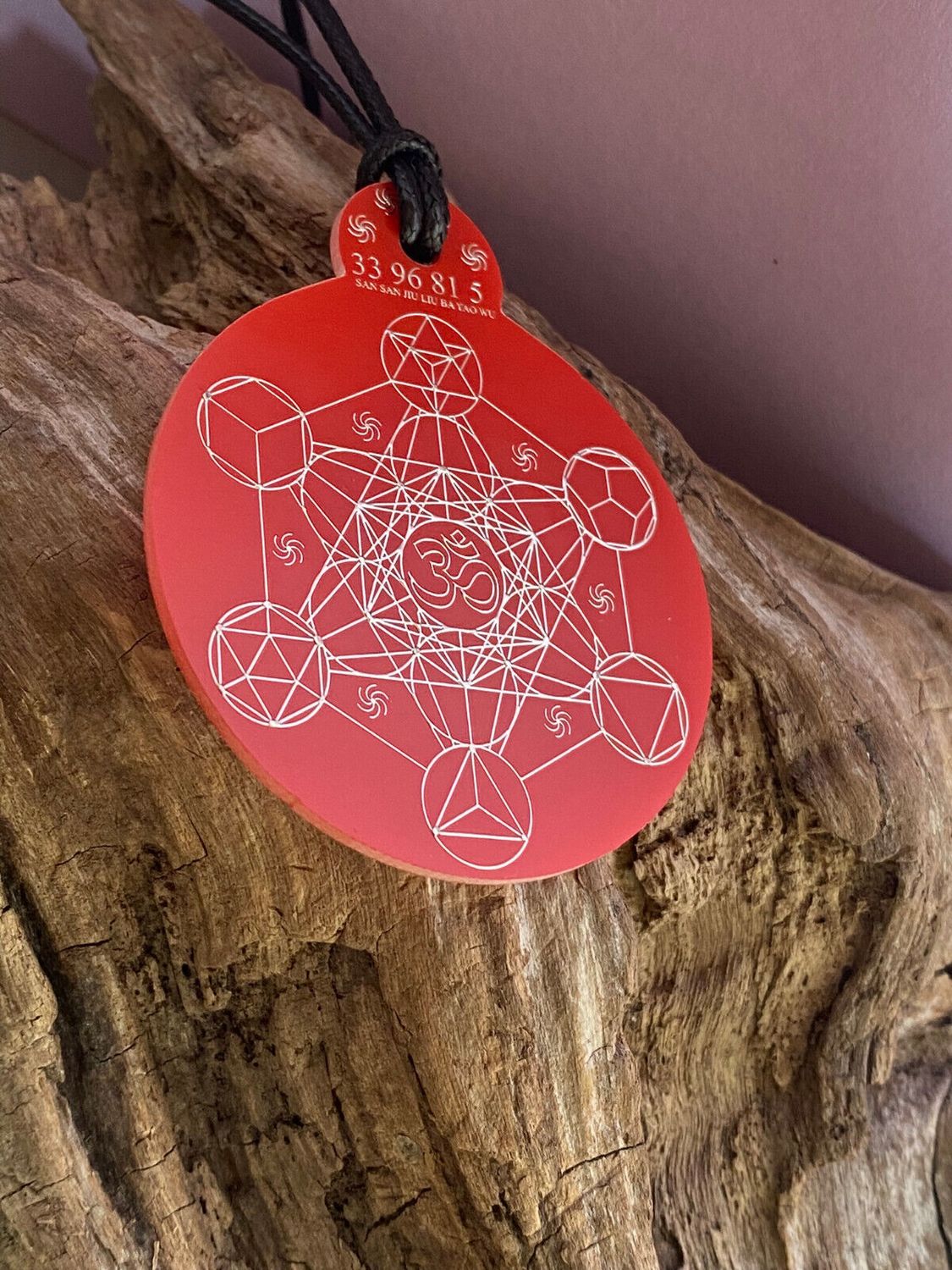Anhänger Metatron rot, zinnlegiert ca. 52 mm x 62 mm – Produktansicht 1