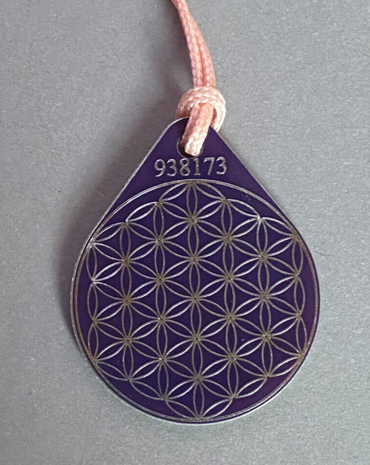 Anhänger Blume des Lebens – Bifilar Spule, flieder lila, ca. 40 mm x 48 mm, zinnlegiert – Produktansicht 1