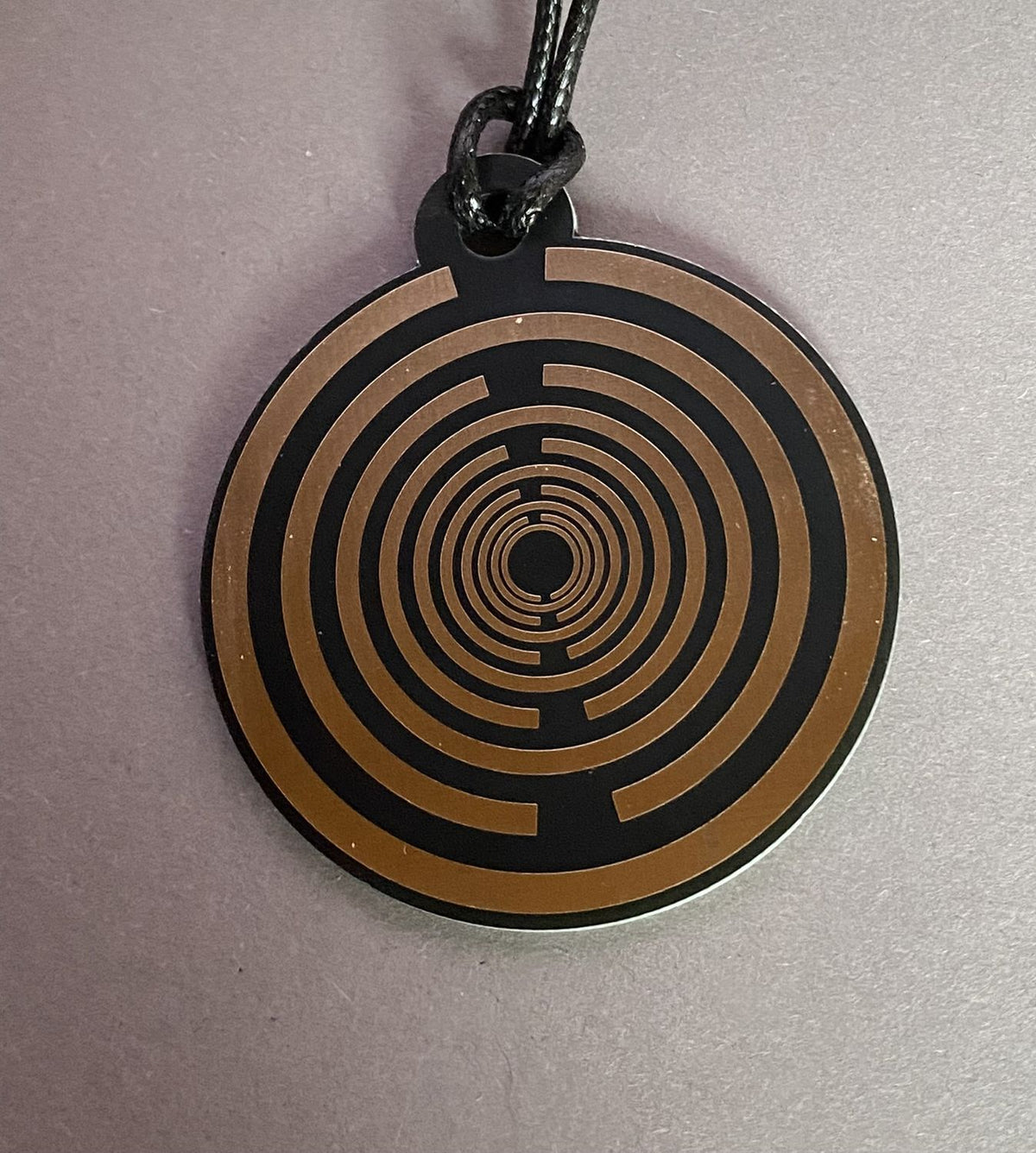 Amulett – Disc ca. 48x58 mm – Lakhovsky MWO + Dodecagram – 58 mm / goldlegiert / schwarz – Produktansicht 1