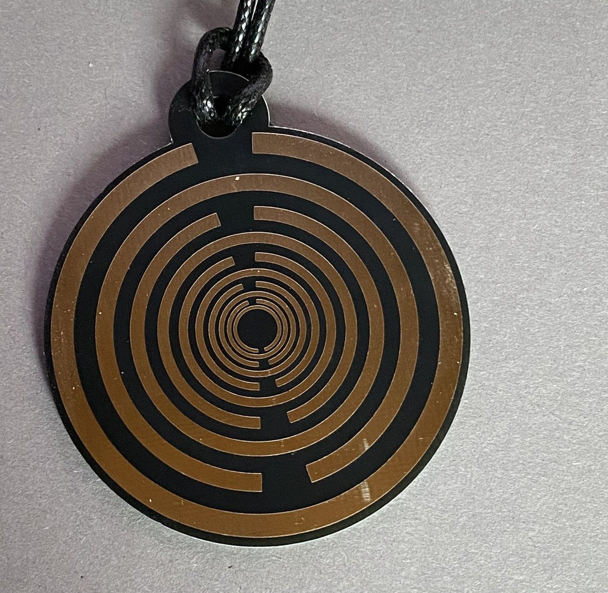 Amulett – Disc ca. 48x58 mm – Lakhovsky MWO + Dodecagram – 58 mm / goldlegiert / schwarz – Produktansicht 1