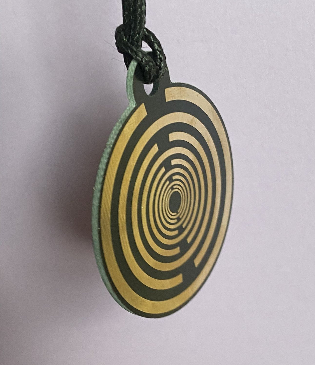 Amulett – Disc ca. 48x58 mm – Lakhovsky MWO + Dodecagram – 58 mm / goldlegiert / schwarz – Produktansicht 1