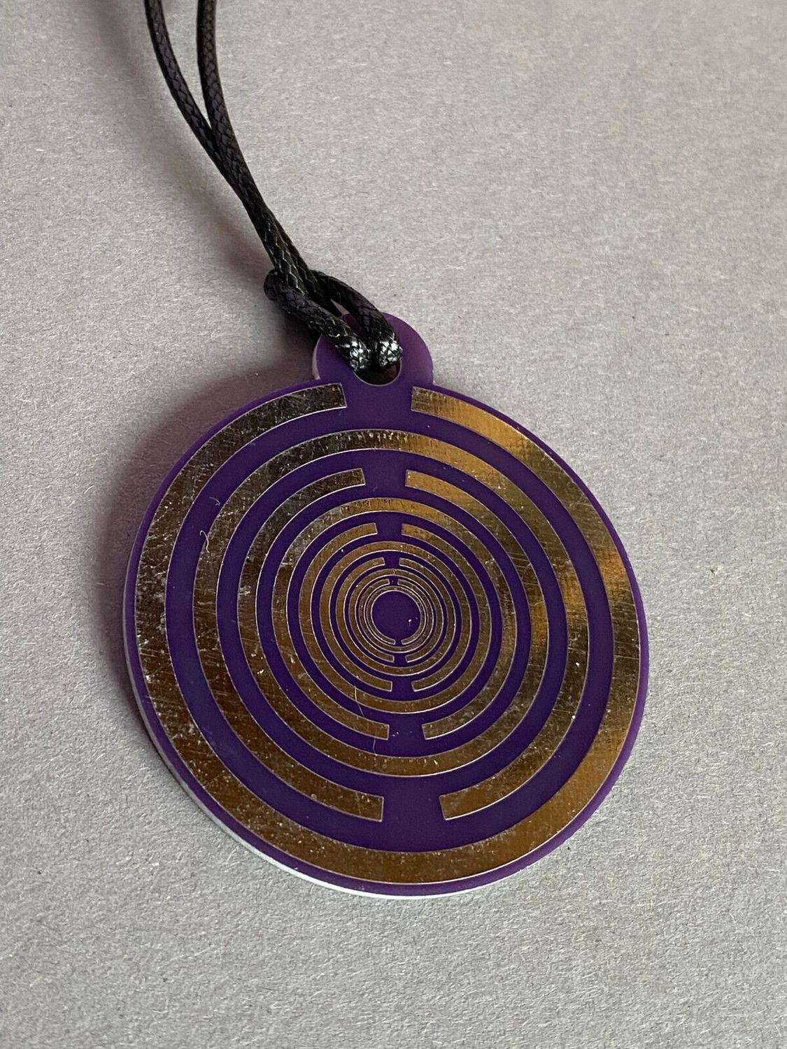 Amulett – Disc ca. 48x58 mm – Lakhovsky MWO + Dodecagram – 58 mm / zinnlegiert / lila – Produktansicht 1