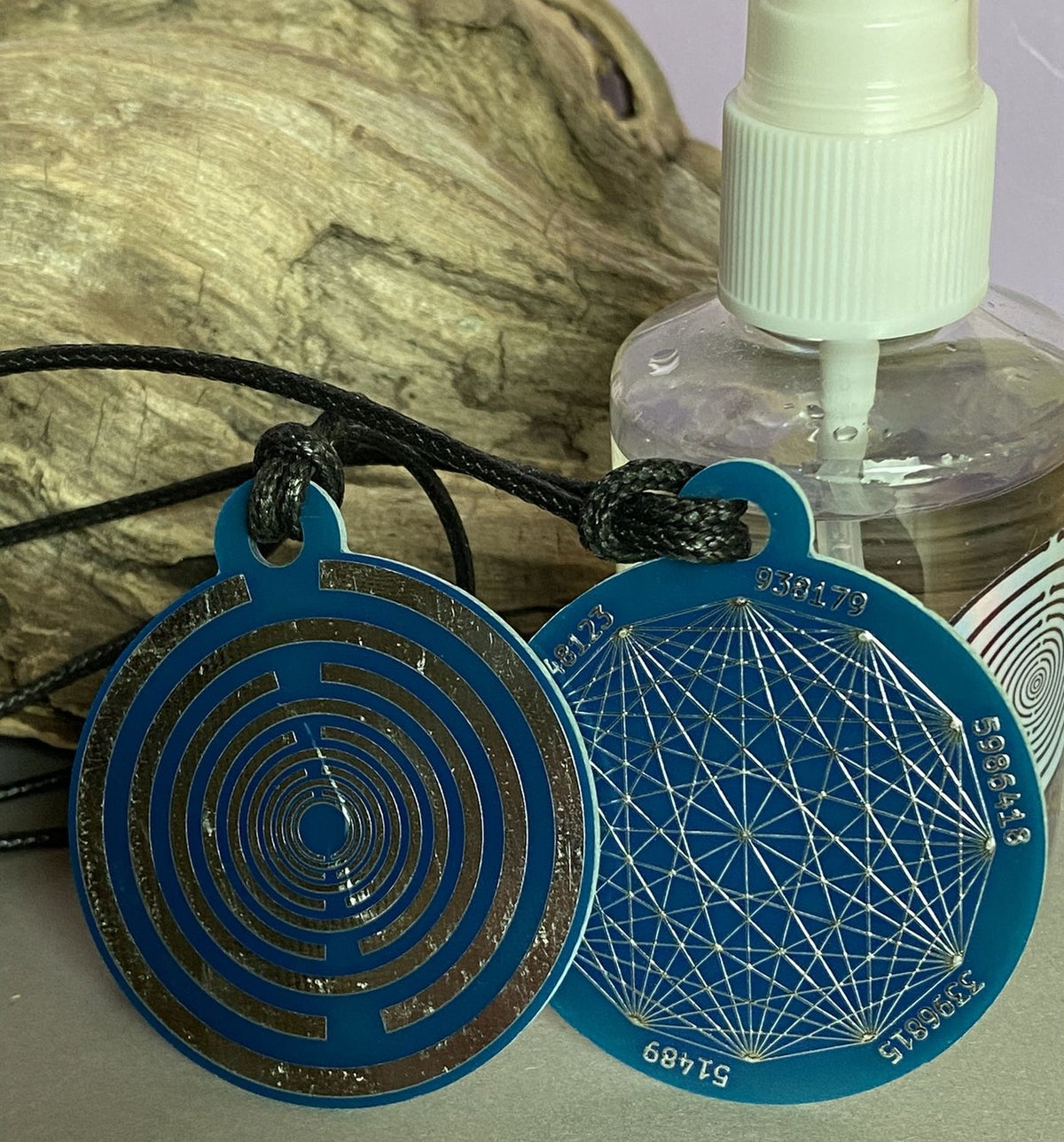 Amulett – Disc ca. 48x58 mm – Lakhovsky MWO + Dodecagram – 58 mm / zinnlegiert / blau – Produktansicht 1