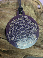Amulett – Disc ca. 48x58 mm – Lakhovsky MWO + Dodecagram – 58 mm / zinnlegiert / lila – Produktansicht 1