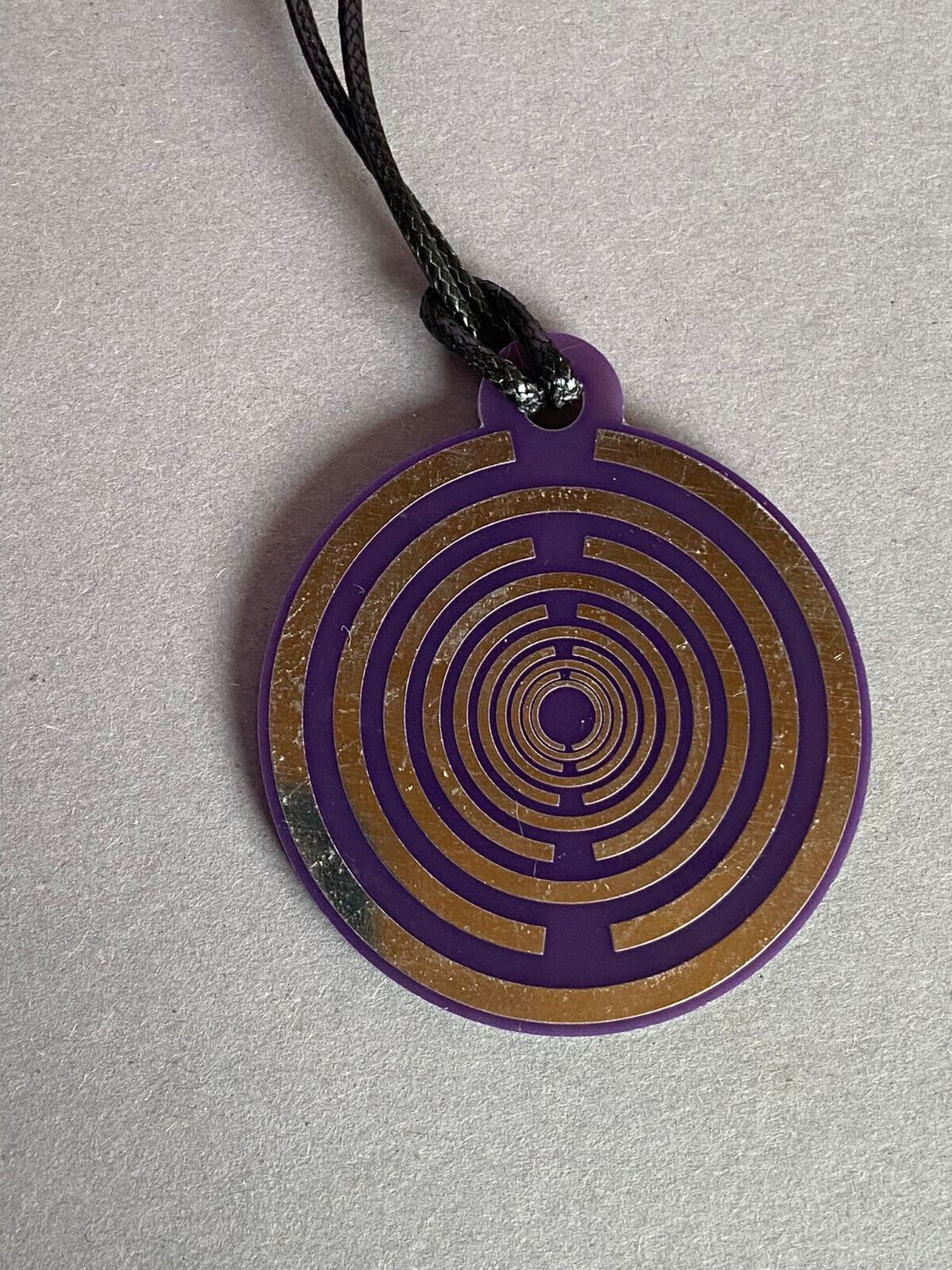 Amulett – Disc ca. 48x58 mm – Lakhovsky MWO + Dodecagram – 58 mm / zinnlegiert / lila – Produktansicht 1