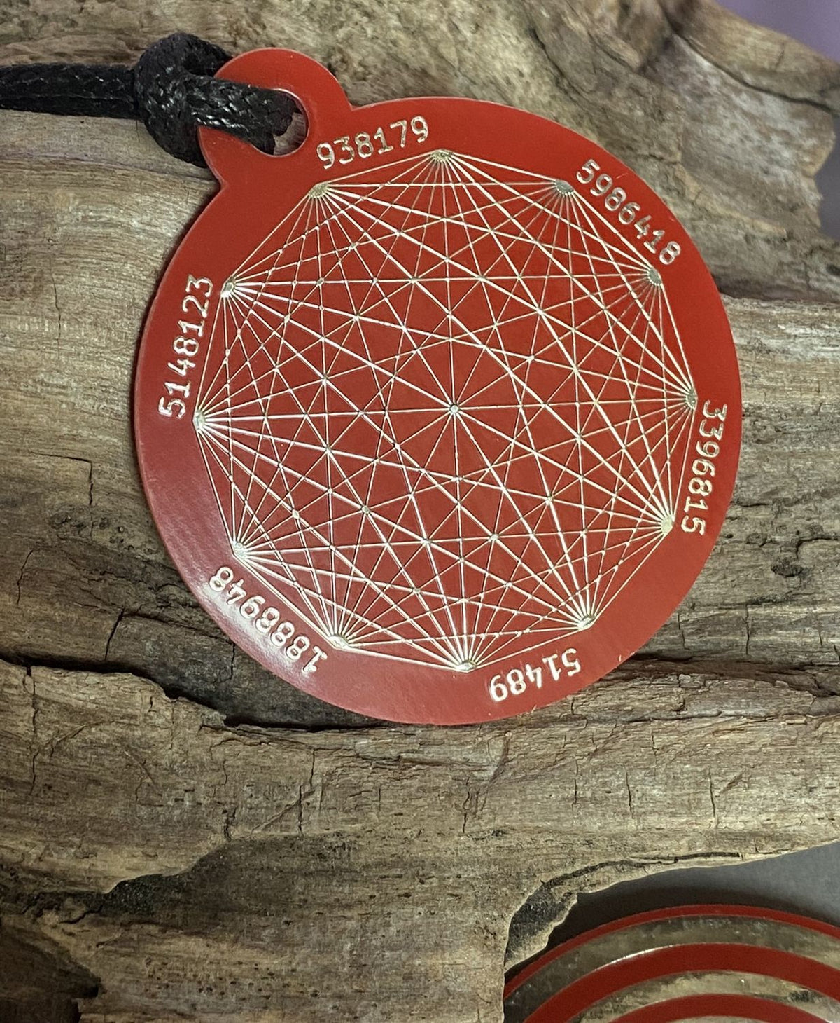 Amulett – Disc ca. 48x58 mm – Lakhovsky MWO + Dodecagram – 58 mm / zinnlegiert / rot – Produktansicht 1