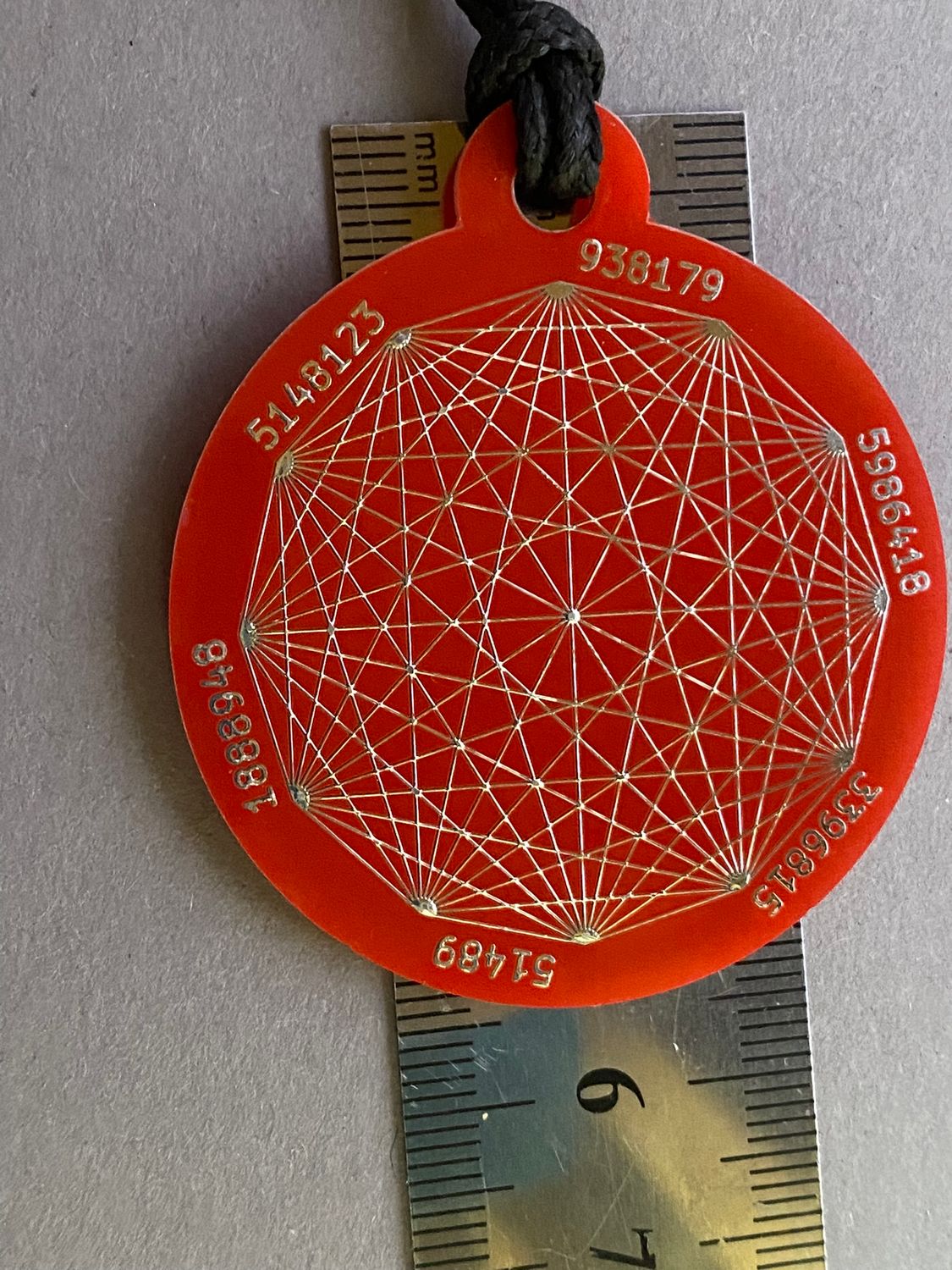 Amulett – Disc ca. 48x58 mm – Lakhovsky MWO + Dodecagram – 58 mm / zinnlegiert / rot – Produktansicht 1