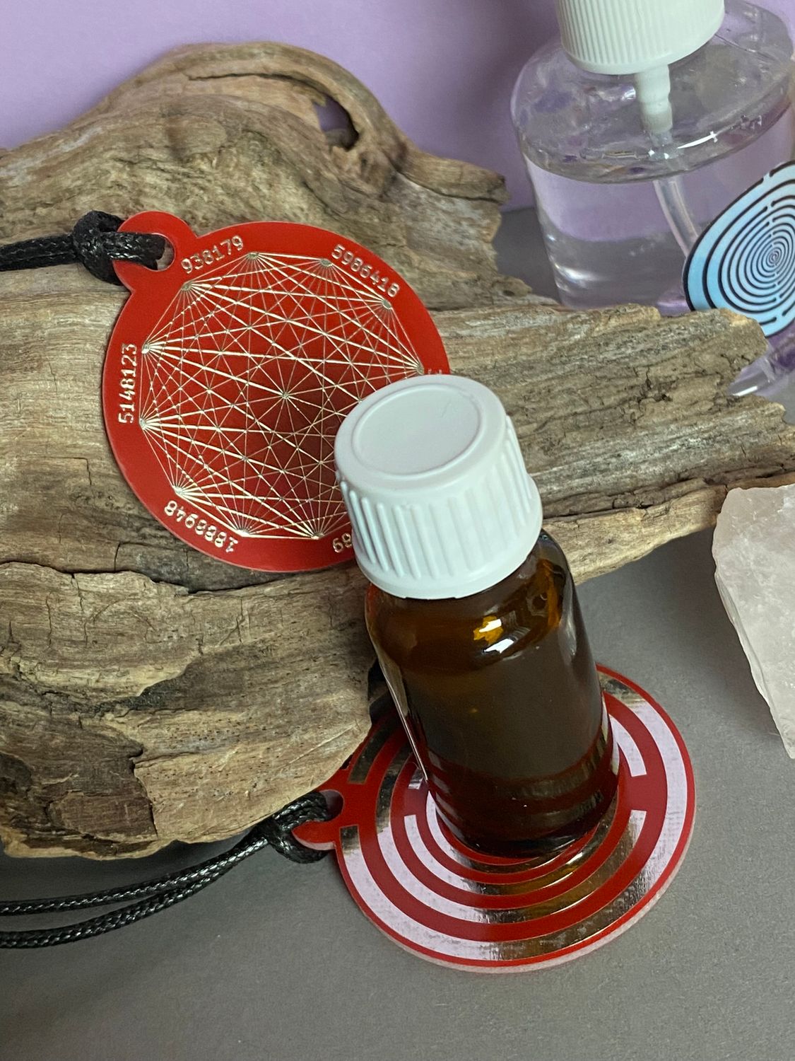 Amulett – Disc ca. 48x58 mm – Lakhovsky MWO + Dodecagram – 58 mm / zinnlegiert / rot – Produktansicht 1
