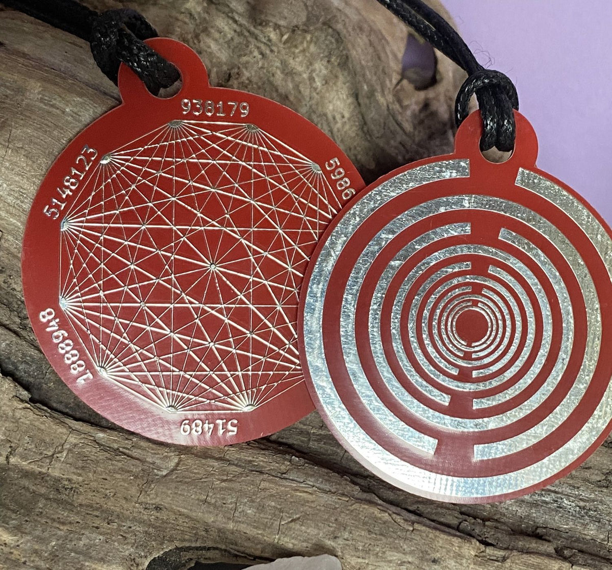 Amulett – Disc ca. 48x58 mm – Lakhovsky MWO + Dodecagram – 58 mm / zinnlegiert / rot – Produktansicht 1