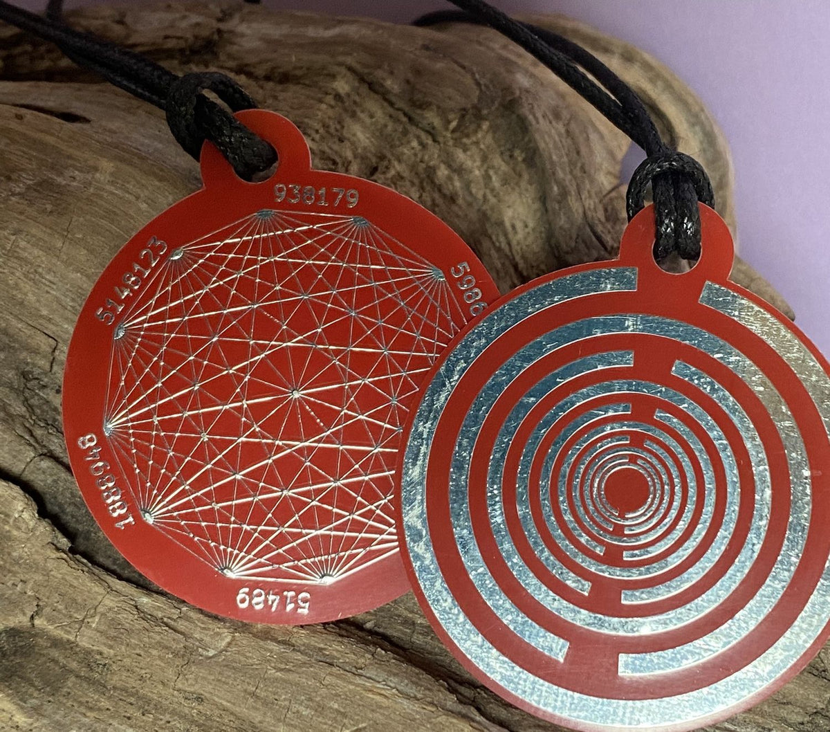 Amulett – Disc ca. 48x58 mm – Lakhovsky MWO + Dodecagram – 58 mm / zinnlegiert / rot – Produktansicht 1