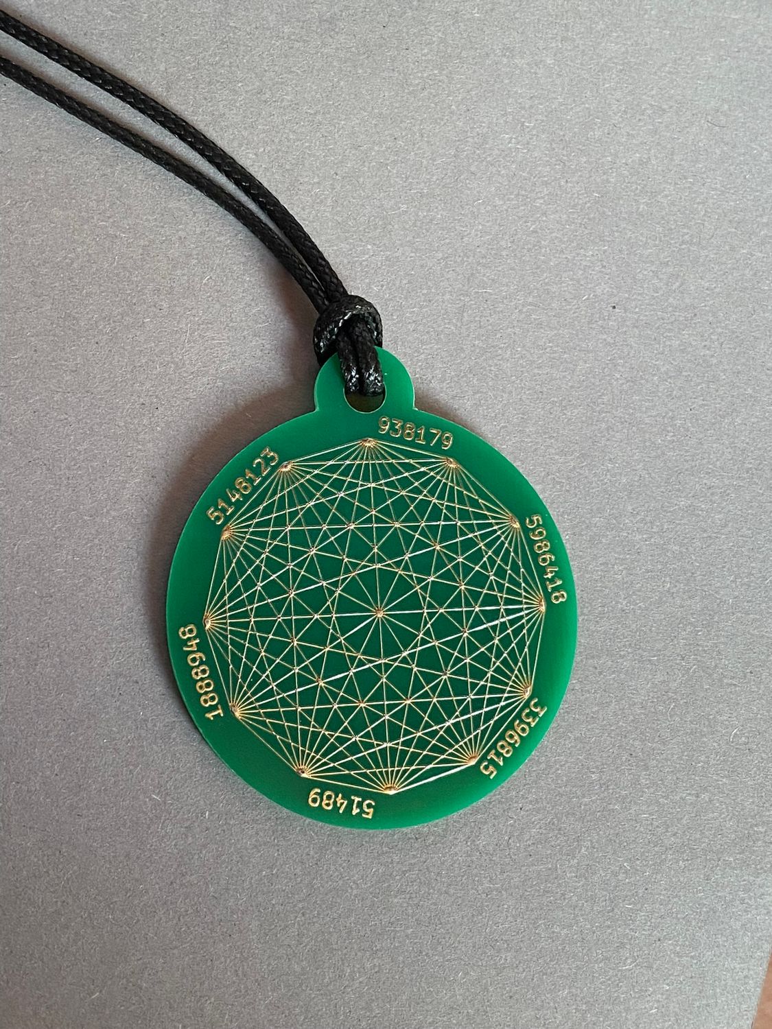 Amulett – Disc ca. 48x58 mm – Lakhovsky MWO + Dodecagram – 58 mm / zinnlegiert / grün – Produktansicht 1