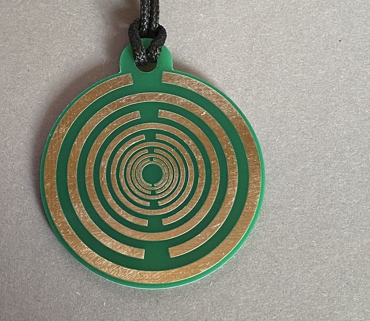 Amulett – Disc ca. 48x58 mm – Lakhovsky MWO + Dodecagram – 58 mm / zinnlegiert / grün – Produktansicht 1