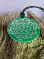 Amulett – Disc ca. 48x58 mm – Lakhovsky MWO + Dodecagram – 58 mm / zinnlegiert / grün – Produktansicht 1